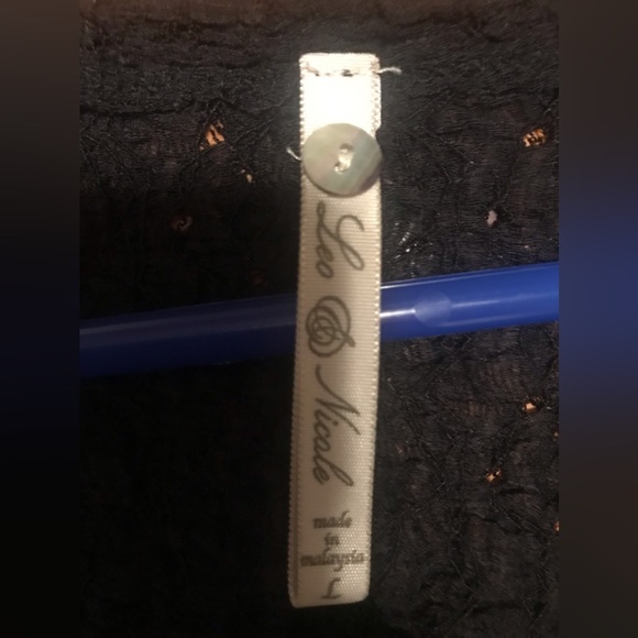 Leo & Nicale top, size Large, black. - Picture 2 of 5